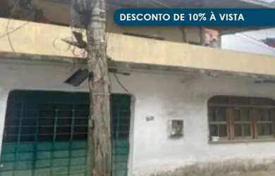 Imagem: A casa possui 1 Dormitório, 1 Banheiro, 1 Vaga na garagem