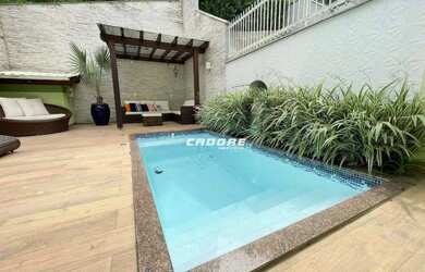 Imagem: A casa possui 3 Dormitórios, 3 Banheiros, 2 Vagas na garagem