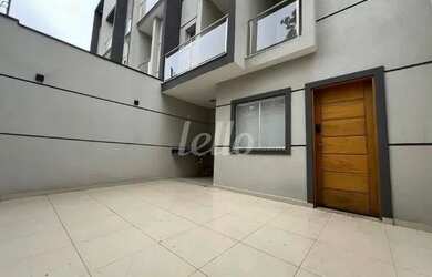 Imagem: A casa possui 3 Dormitórios, 3 Banheiros, 2 Vagas na garagem