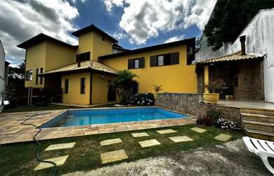 Imagem: A casa em condomínio possui 4 Dormitórios, 5 Banheiros, 4