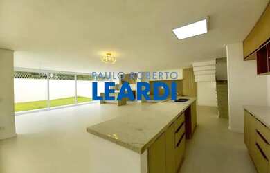 Imagem: A casa em condomínio possui 3 Dormitórios, 5 Banheiros, 3