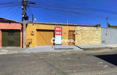 Imagem: A casa possui 3 Dormitórios, 3 Banheiros, 2 Vagas na garagem