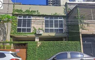 Imagem: A casa possui 3 Dormitórios, 4 Banheiros, 3 Vagas na garagem