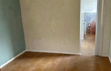 Imagem: A casa possui 1 Dormitório, 1 Banheiro e está localizado