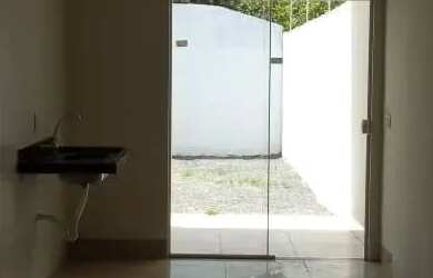 Imagem: A casa possui 3 Dormitórios, 2 Banheiros, 2 Vagas na garagem