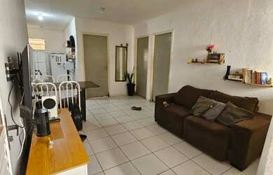 Imagem: O apartamento possui 2 Dormitórios, 1 Banheiro, 1 Vaga na garagem