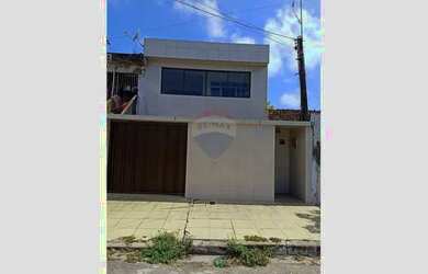 Imagem: A casa possui 3 Dormitórios, 3 Banheiros, 168m² de Área e