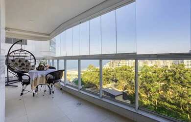 Imagem: O apartamento possui 3 Dormitórios, 2 Banheiros, 2 Vagas na