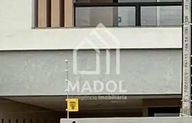 Imagem: A casa possui 2 Dormitórios, 2 Banheiros, 2 Vagas na garagem