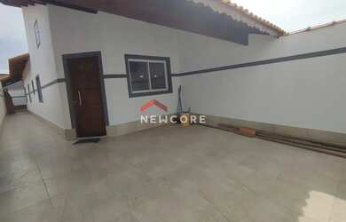 Imagem: A casa possui 2 Dormitórios, 2 Banheiros, 2 Vagas na garagem