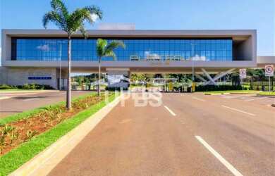 Imagem: O terreno possui 696m² de Área e está localizado em Parque