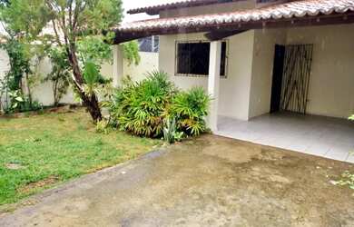 Imagem: A casa possui 3 Dormitórios, 2 Banheiros, 3 Vagas na garagem