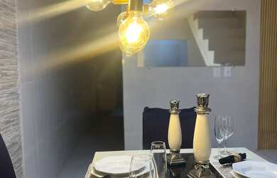 Imagem: A casa possui 2 Dormitórios, 3 Banheiros, 5 Vagas na garagem