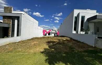 Imagem: O terreno possui 250m² de Área e está localizado em Centro