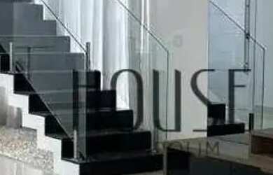 Imagem: A casa em condomínio possui 3 Dormitórios, 4 Banheiros, 4