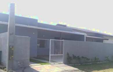 Imagem: A casa possui 3 Dormitórios, 3 Banheiros, 2 Vagas na garagem