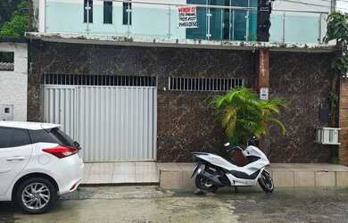 Imagem: A casa possui 3 Dormitórios, 3 Banheiros, 1 Vaga na garagem