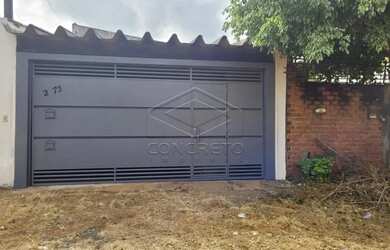 Imagem: A casa possui 2 Dormitórios, 1 Banheiro, 2 Vagas na garagem