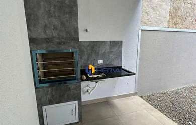 Imagem: A casa possui 3 Dormitórios, 2 Banheiros, 2 Vagas na garagem