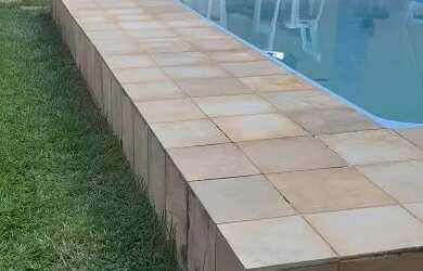 Imagem: A casa possui 2 Dormitórios, 3 Banheiros, 2 Vagas na garagem