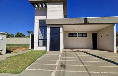 Imagem: A casa em condomínio possui 3 Dormitórios, 3 Banheiros, 2