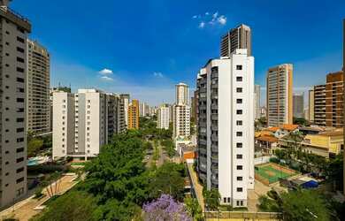 Imagem: O apartamento possui 4 Dormitórios, 3 Banheiros, 3 Vagas na
