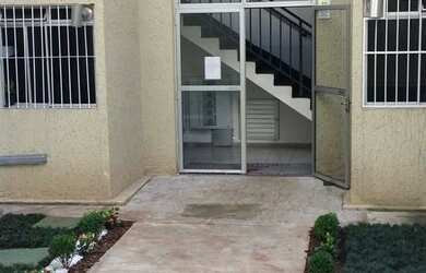 Imagem: O apartamento possui 2 Dormitórios, 1 Banheiro, 1 Vaga na garagem