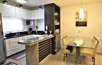 Imagem: A casa em condomínio possui 3 Dormitórios, 2 Banheiros, 2