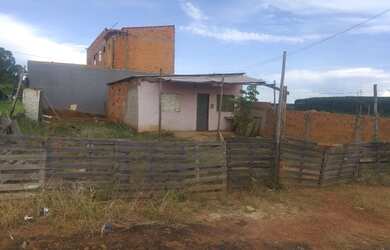 Imagem: A casa possui 2 Dormitórios, 1 Banheiro, 5 Vagas na garagem