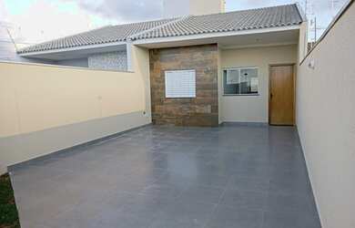 Imagem: A casa possui 2 Dormitórios, 1 Banheiro, 2 Vagas na garagem