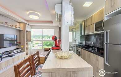 Imagem 3: Apartamento para venda possui 72m² semi mobiliado com 3 quartos em Cavalhada - Porto Alegr