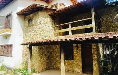 Imagem: A casa possui 4 Dormitórios e está localizado em Itaipu, Nova