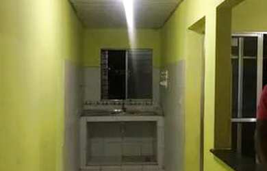 Imagem: A casa possui 2 Dormitórios, 1 Banheiro e está localizado