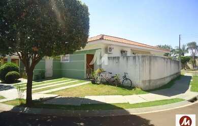 Imagem: A casa em condomínio possui 3 Dormitórios, 2 Banheiros, 2