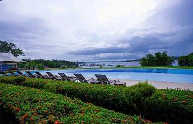 Imagem: O terreno e possui Dormitórios, Suítes, Banheiros está