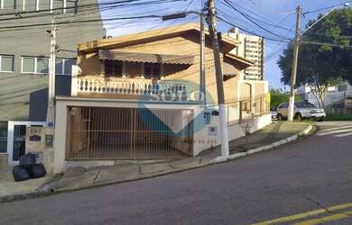 Imagem 2: Imóvel com duas Casas uma com 3 Dormitórios e Suite outra com 1 Dormitório