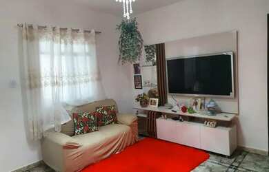 Imagem: A casa possui 4 Dormitórios, 2 Banheiros, 1 Vaga na garagem