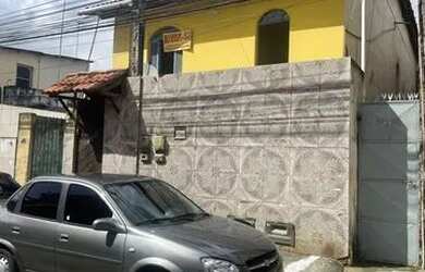 Imagem: A casa possui 3 Dormitórios, 1 Banheiro e está localizado