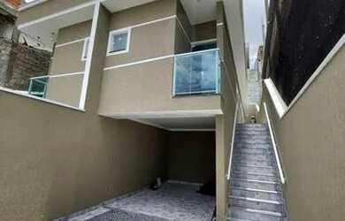 Imagem: A casa possui 3 Dormitórios, 2 Banheiros, 3 Vagas na garagem