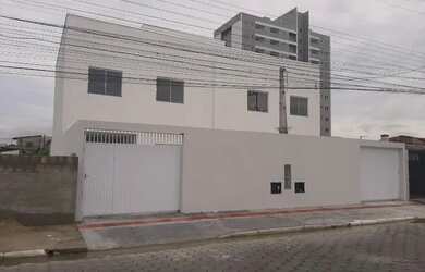 Imagem: A casa possui 3 Dormitórios, 3 Banheiros, 1 Vaga na garagem