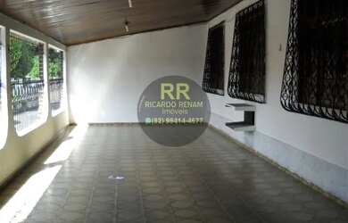 Imagem: A casa possui 5 Dormitórios, 4 Banheiros, 2 Vagas na garagem