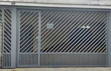 Imagem: A casa possui 2 Dormitórios, 1 Banheiro, 2 Vagas na garagem