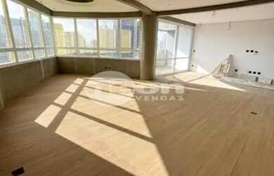 Imagem: O apartamento possui 4 Dormitórios, 2 Banheiros, 4 Vagas na