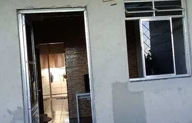 Imagem: A casa possui 2 Dormitórios, 1 Banheiro e está localizado