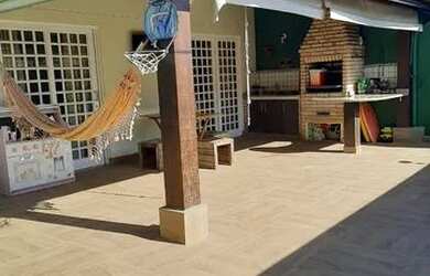 Imagem: A casa em condomínio possui 3 Dormitórios, 3 Banheiros, 4