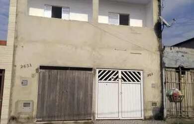 Imagem: A casa possui 2 Dormitórios, 1 Banheiro, 1 Vaga na garagem