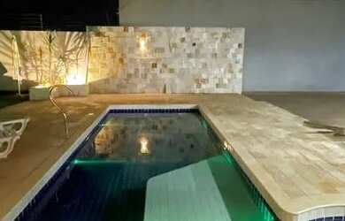 Imagem: A casa em condomínio possui 4 Dormitórios, 5 Banheiros, 4