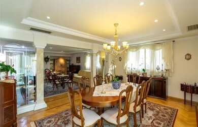 Imagem: O apartamento possui 4 Dormitórios, 5 Banheiros, 5 Vagas na