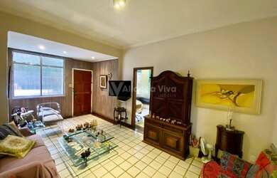 Imagem: A casa possui 3 Dormitórios, 2 Banheiros, 1 Vaga na garagem