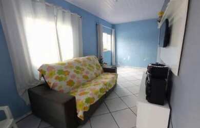 Imagem: A casa possui 1 Dormitório, 1 Banheiro, 1 Vaga na garagem